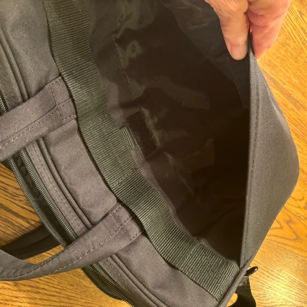 HP Laptop Bag, lots of pockets. Excellent condition.